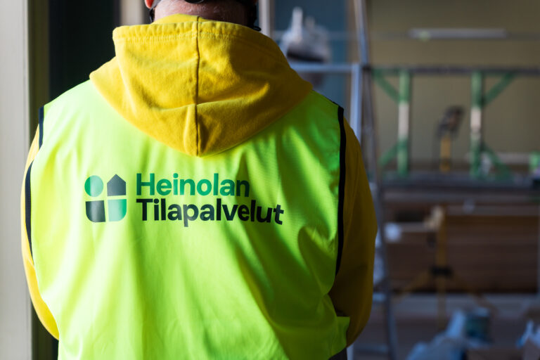 Hae meille kesätöihin!