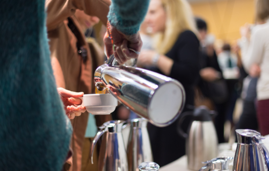 asukkaat kahvittelevat